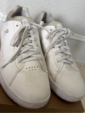 On Clouds The Roger Center Court shoes